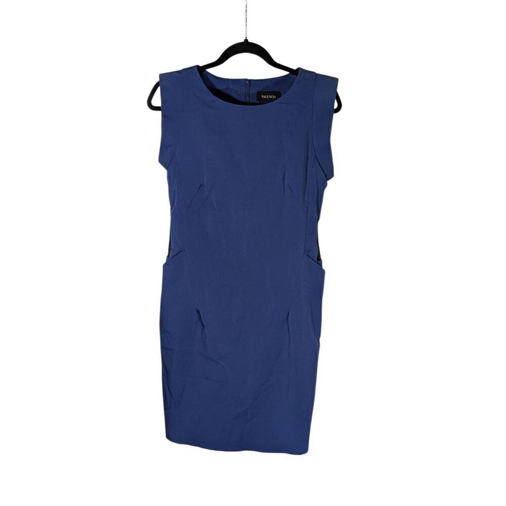 Valencia Sleeveless Knee-length Sheath Dress Round Neckline Concealed Zipper Clo